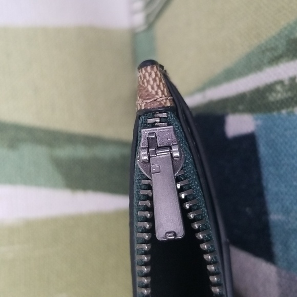Coach Signature Card Case In Green - Picture 5 of 7